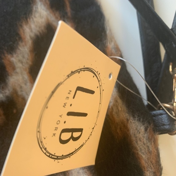 L.I.B New York Leopard Print Faux Fur Crossbody NWT - Picture 3 of 7